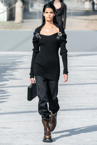 Look 18